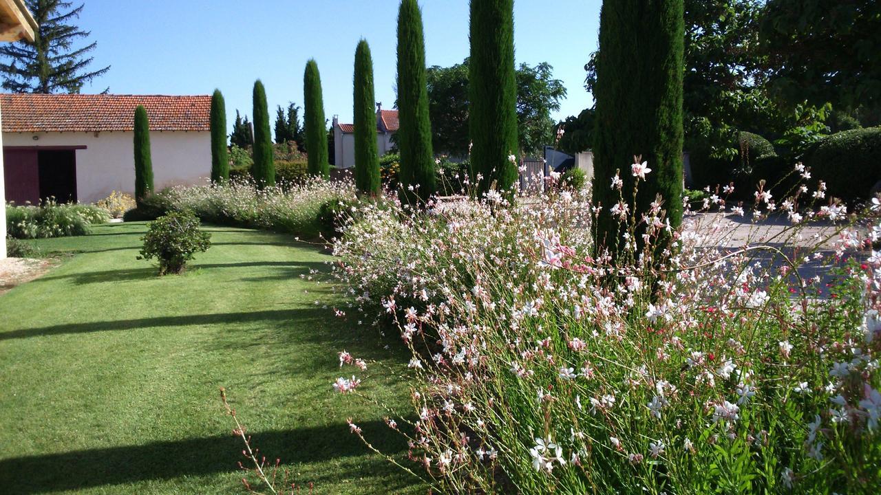 Maison D'Hotes Le Pre Gourmand - Adults Only Eyragues Exterior foto